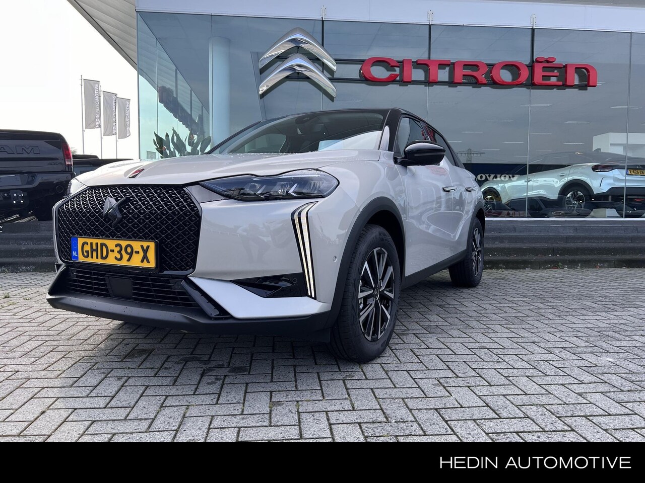 DS 3 - 1.2 Hybrid 136 Performance Line Achteruitrijcamera | Cruise Control | Navigatiesysteem | C - AutoWereld.nl