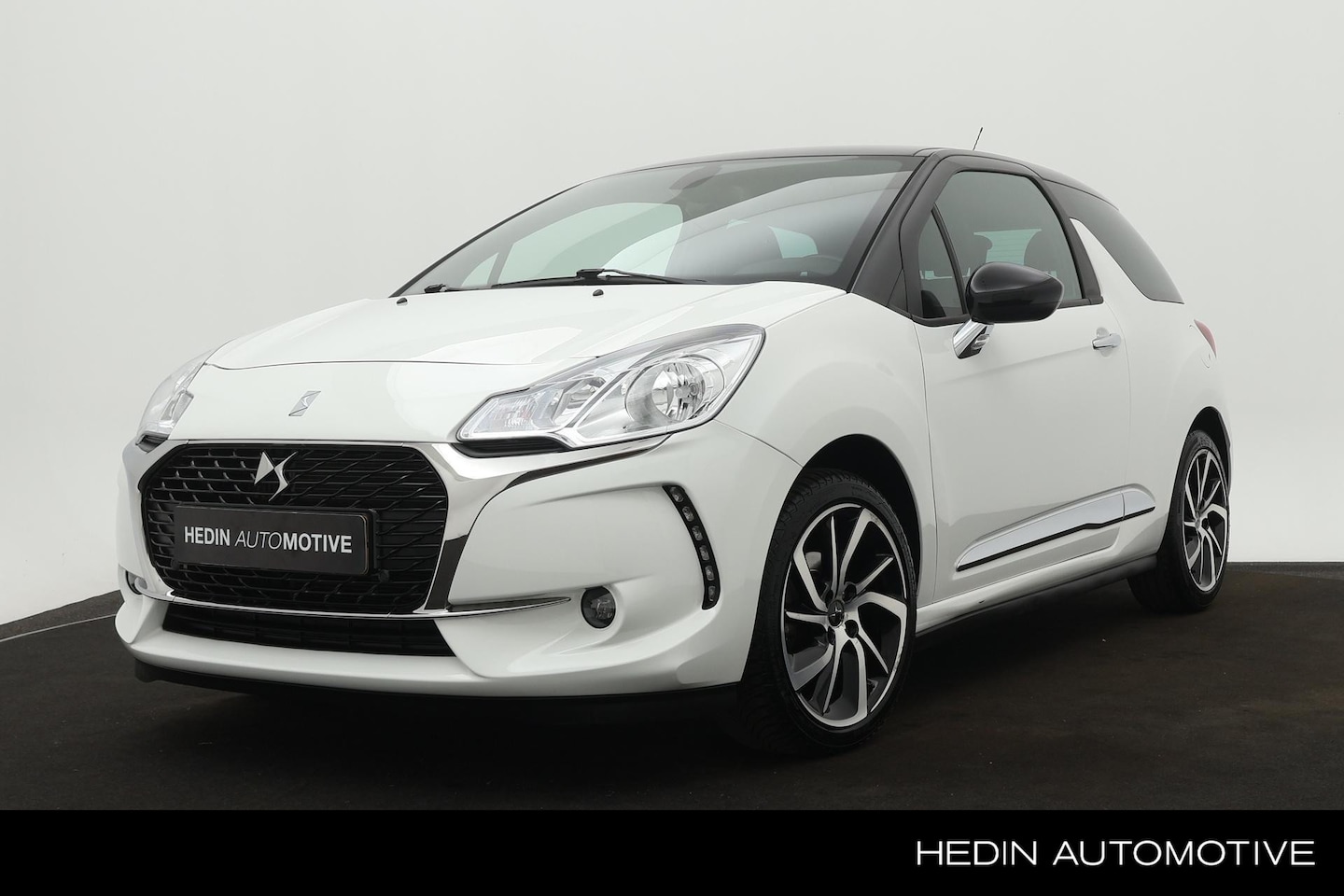 DS 3 - 1.2 110PK Connected Chic Aut. | Navi via App | Camera | Climate control | Sportstoelen | C - AutoWereld.nl