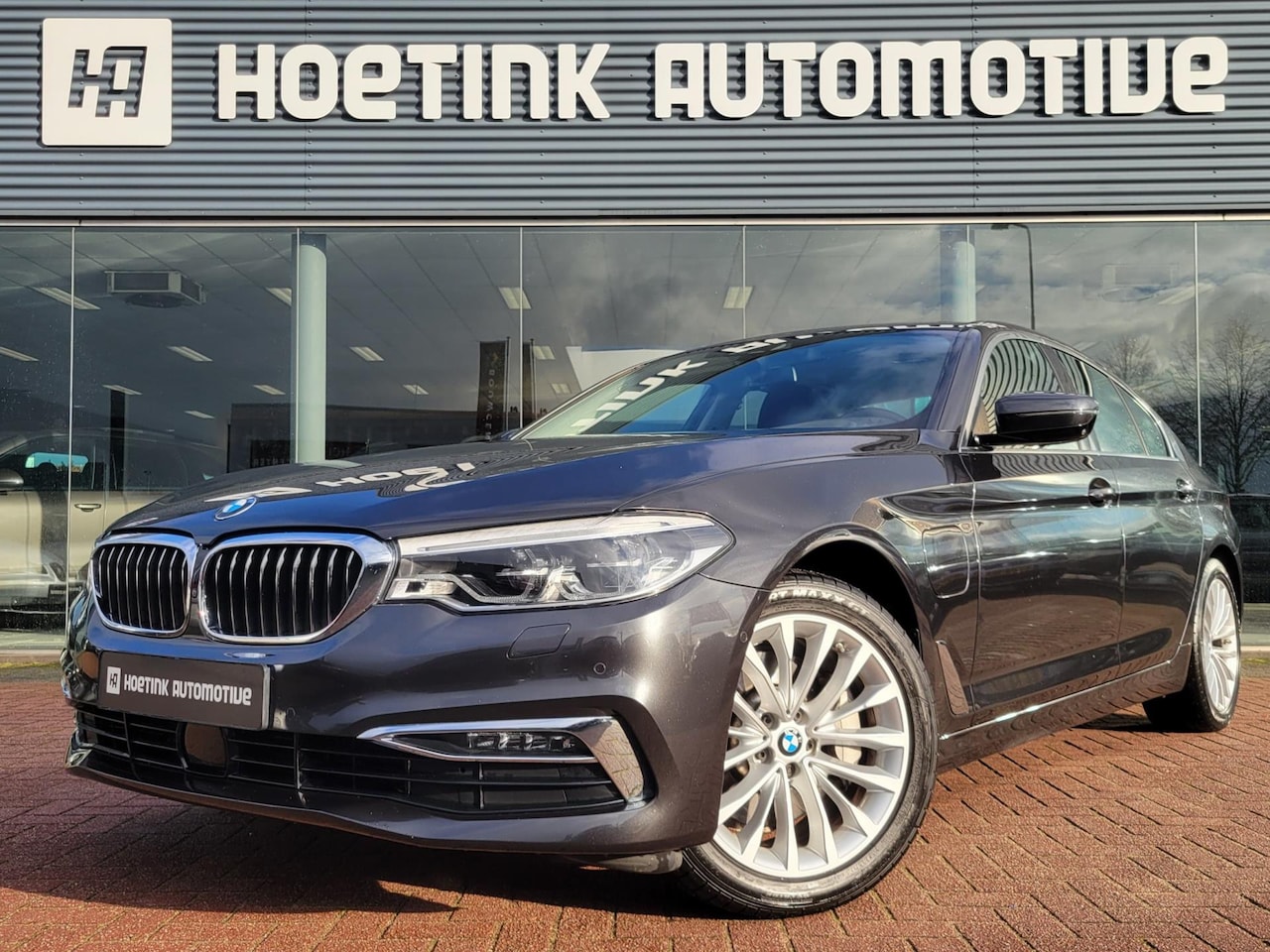 BMW 5-serie - 530e iPerformance High Executive | Bowers & Wilkins | Massage - AutoWereld.nl