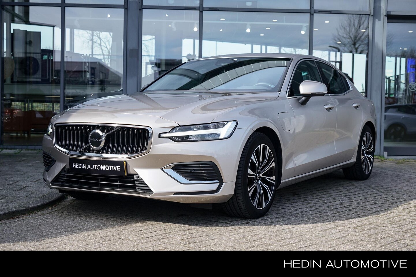 Volvo S60 - 2.0 Recharge T6 AWD Plus Bright Automaat | Lederen + elektrisch verstelbare stoelen | Elek - AutoWereld.nl