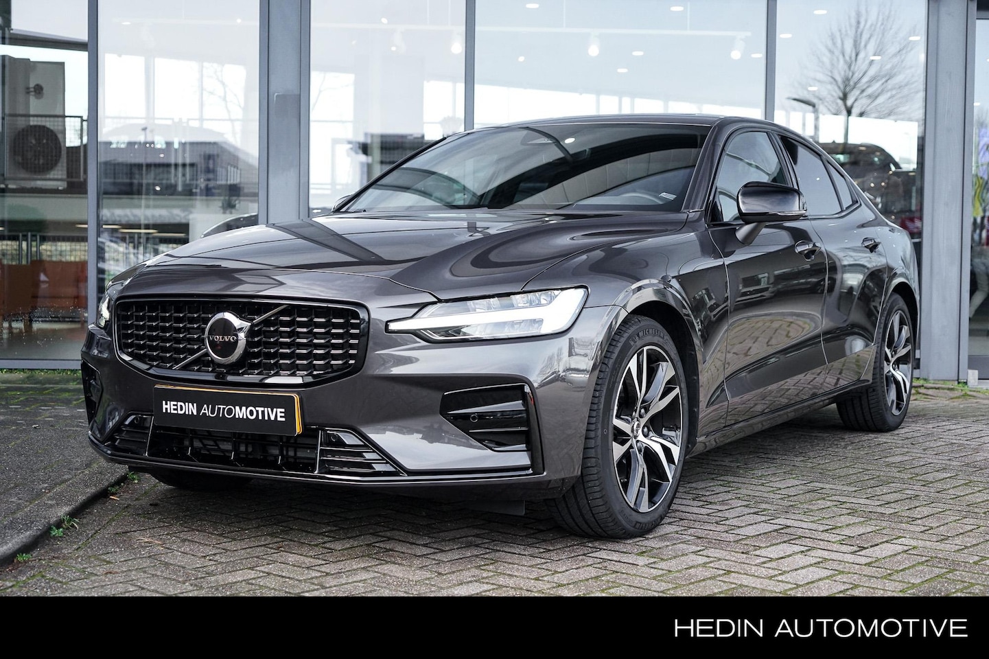 Volvo S60 - 2.0 B4 Plus Dark Automaat | Panoramadak | Elektrisch Bedienbare Voorstoelen | Adaptieve Cr - AutoWereld.nl