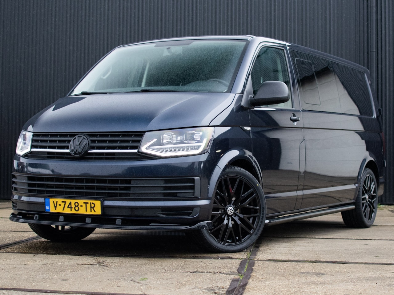 Volkswagen Transporter - 2.0 TDI L2H1 DC | 20" LMV | Verlaagd | LED | Stoelverwarming | Airco | 6-persoons | - AutoWereld.nl