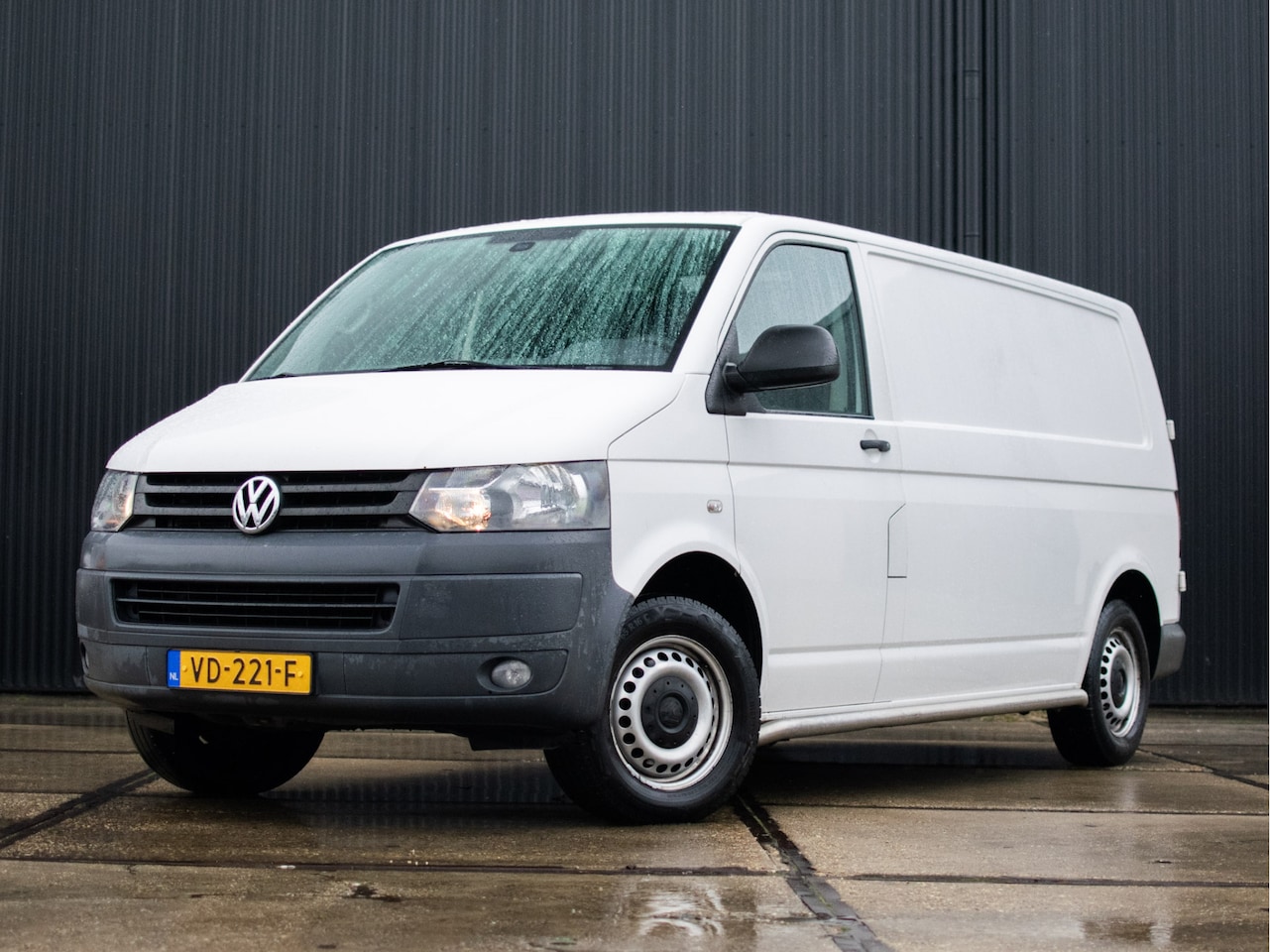 Volkswagen Transporter - 2.0 TDI L2H1 140PK | Cruise | Bluetooth | Trekhaak 2200KG | - AutoWereld.nl