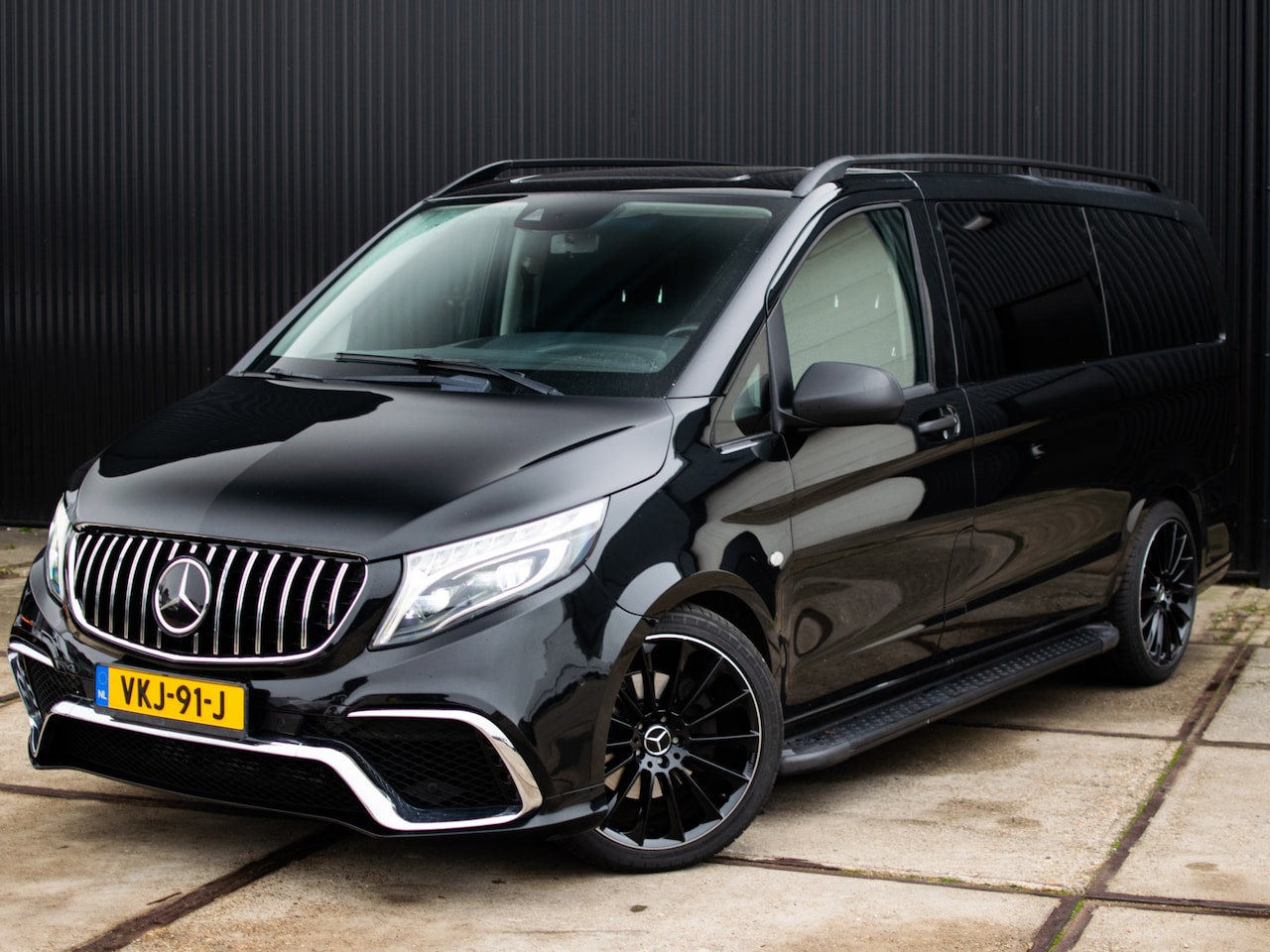 Mercedes-Benz Vito - 119 CDI DC | AMG style | LED | Stoelverwarming | Camera achter| Trekhaak - AutoWereld.nl