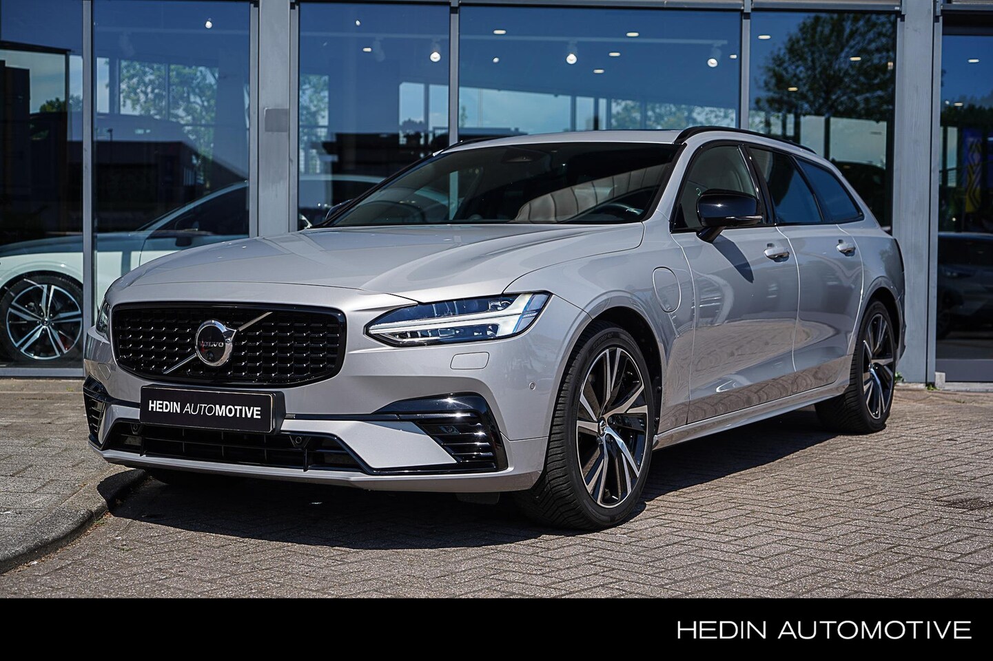 Volvo V90 - 2.0 T6 Recharge AWD Ultimate Dark Long Range Accu | Luchtvering | Bowers & Wilkins audio | - AutoWereld.nl