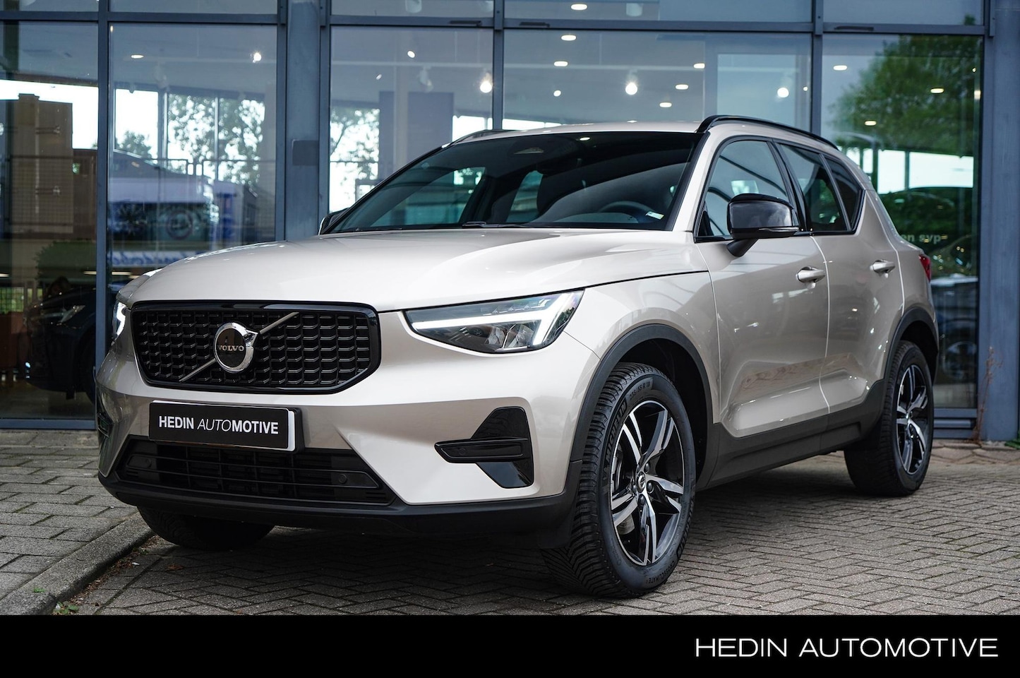 Volvo XC40 - 2.0 B4 Plus Dark 2000 KG trekgewicht! | Trekhaak | Power Seats elektrisch verstelbaar | Ha - AutoWereld.nl