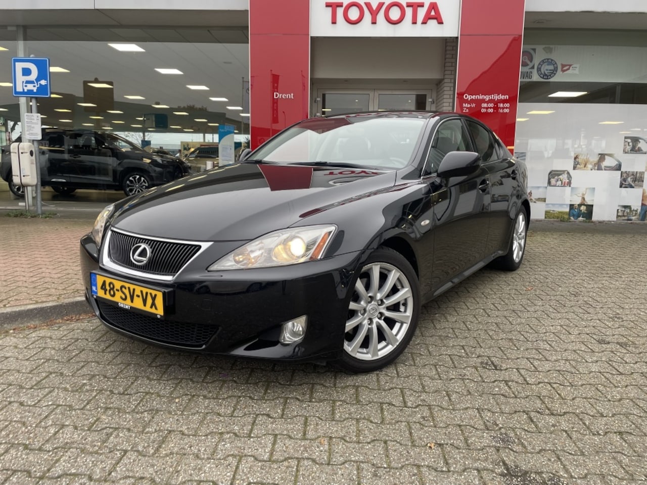 Lexus IS - 250 Business | Keyless Entry & Start | Cruise Control | El. Clim - AutoWereld.nl