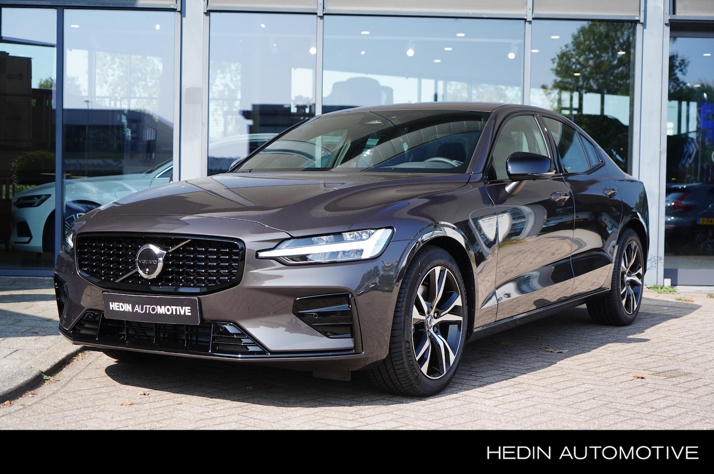 Volvo S60 - 2.0 B4 Plus Dark Automaat | Sportstoelen Elektrisch Verstelbaar | Stoel + Stuurverwarming - AutoWereld.nl