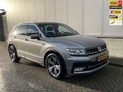 Volkswagen Tiguan - 1.4 TSI ACT Highline R-Line Panorama Dak / Navigatie / Trekhaak