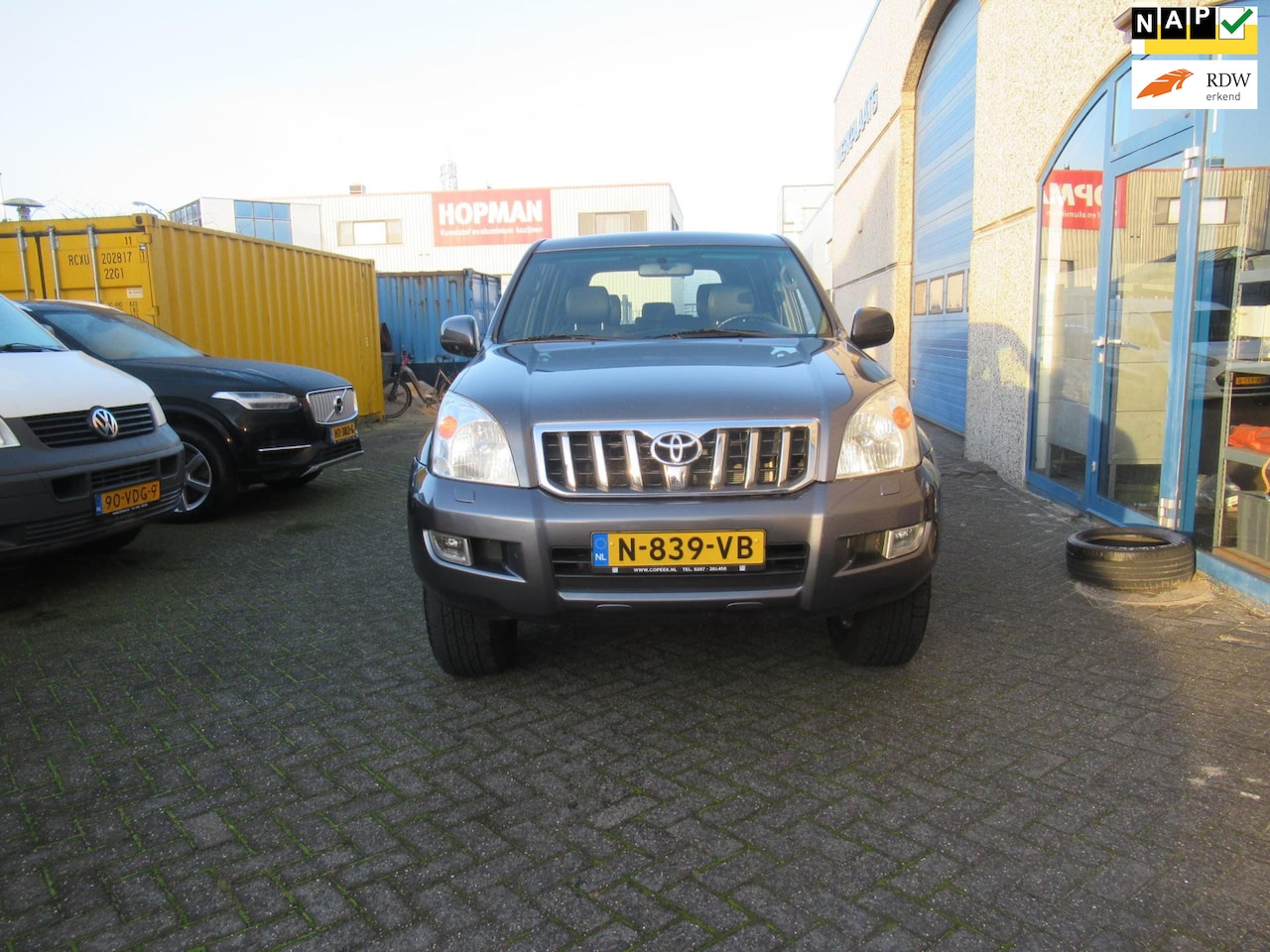 Toyota Land Cruiser - 3.0 D-4D Executive 7p. 3.0 D-4D Executive 7 persoons - AutoWereld.nl