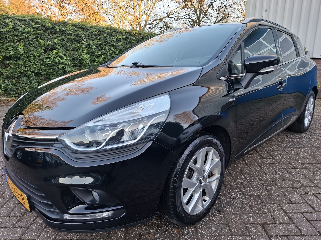 Renault Clio Estate - 0.9 TCe Limited AIRCO/CRUISE/PDC.A 90PK - AutoWereld.nl