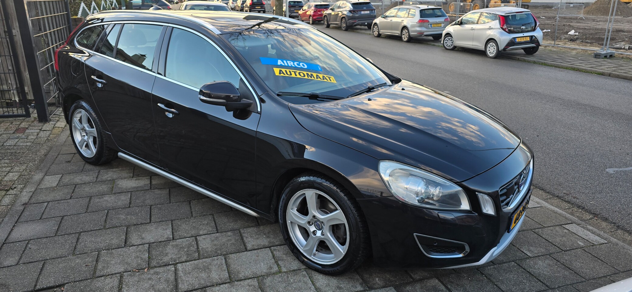 Volvo V60 - 2.0 D3 Summum - AutoWereld.nl