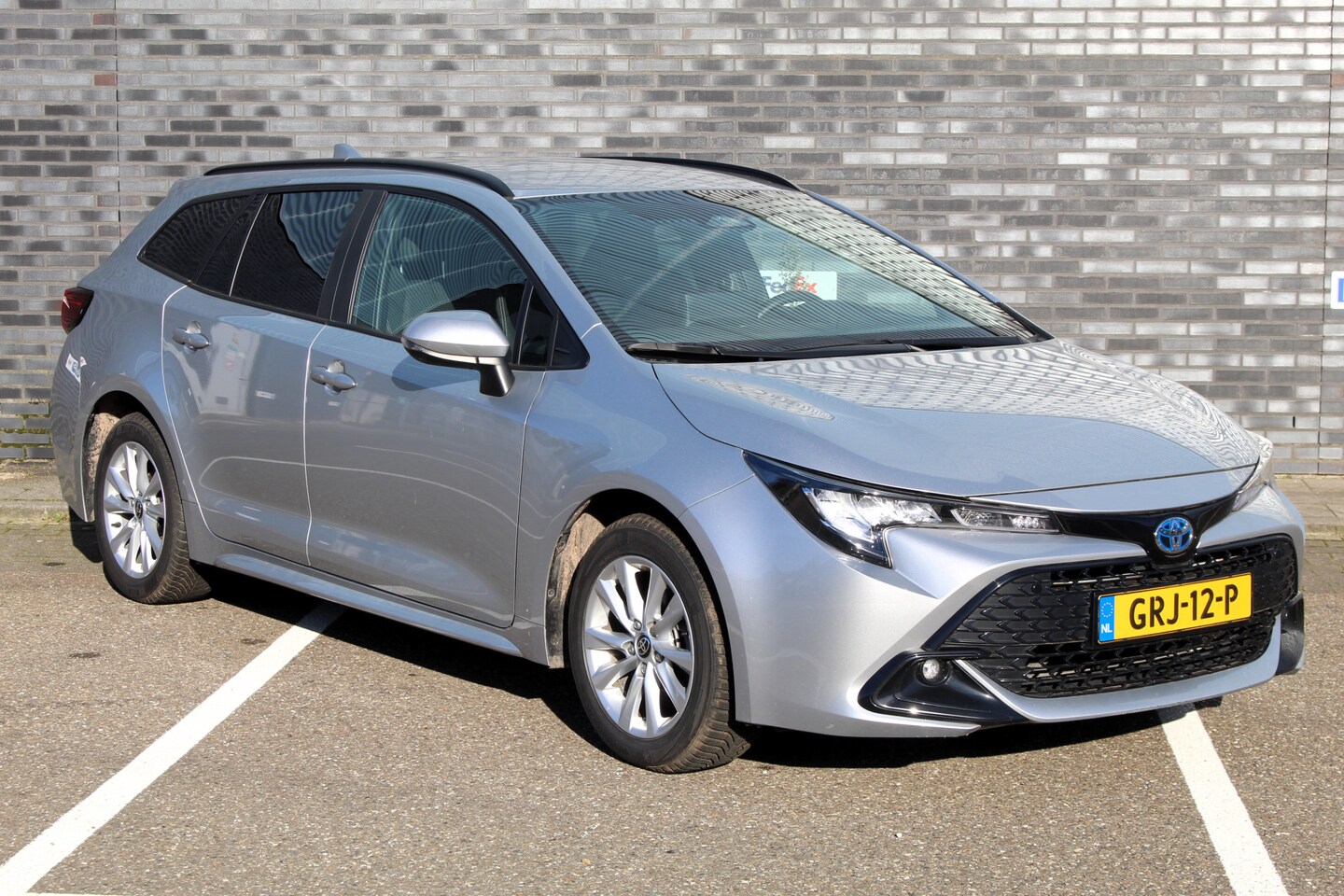 Toyota Corolla Touring Sports - 1.8 Hybrid Active I CARPLAY I ADP.CRUISE I MISTL.I NAV.I - AutoWereld.nl