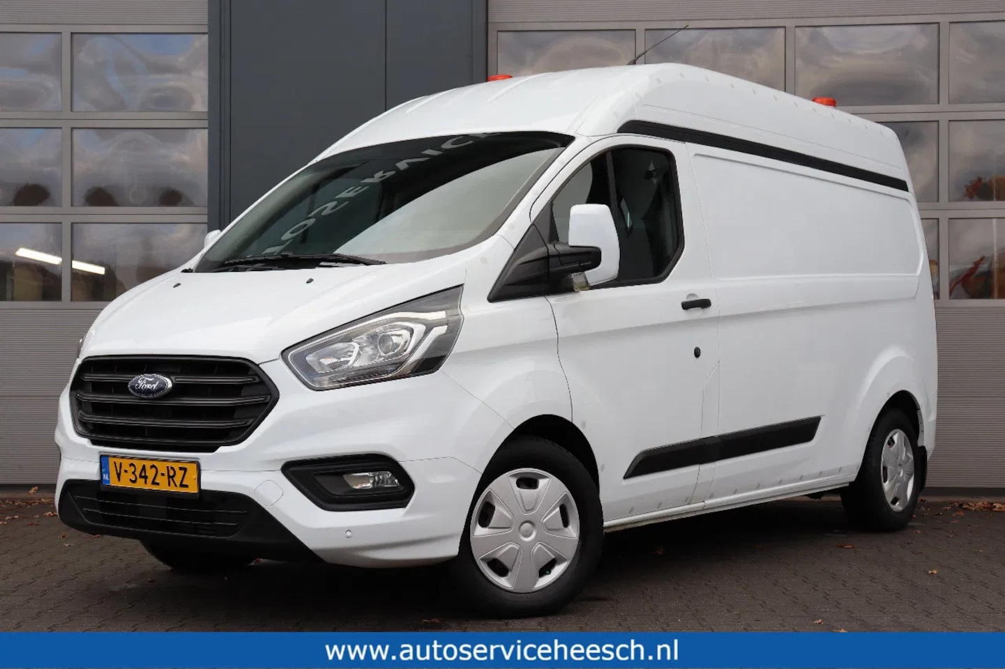 Ford Transit Custom - 2.0 TDCi L2H2 l WERKPLAATSINRICHTING l SERVICEBUS l SORTIMO l AIRCO - AutoWereld.nl