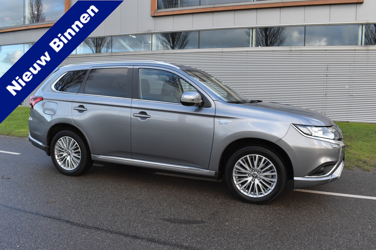 Mitsubishi Outlander - 2.4 PHEV Instyle Standkachel Navigatie - AutoWereld.nl