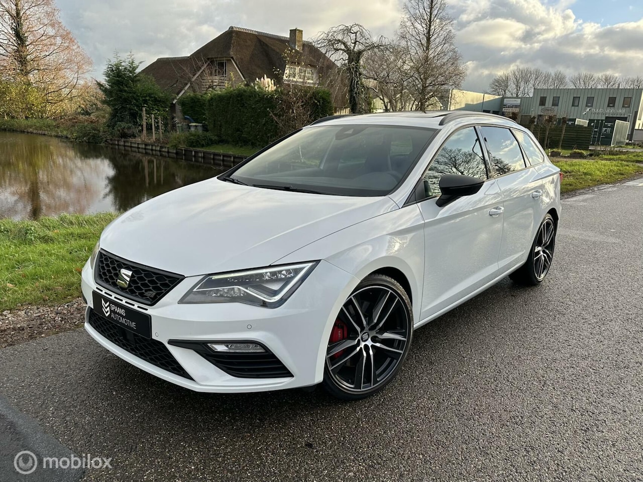 Seat Leon ST - 2.0 TSI DSG CUPRA 300 4DRIVE / Pano / Schaal - AutoWereld.nl