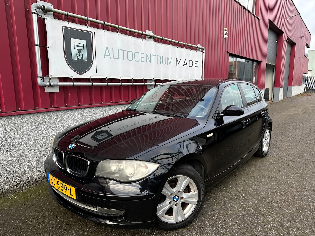 BMW 1-serie - 116i Business Line // 5-DRS // Airco // Stoelverwarming - AutoWereld.nl