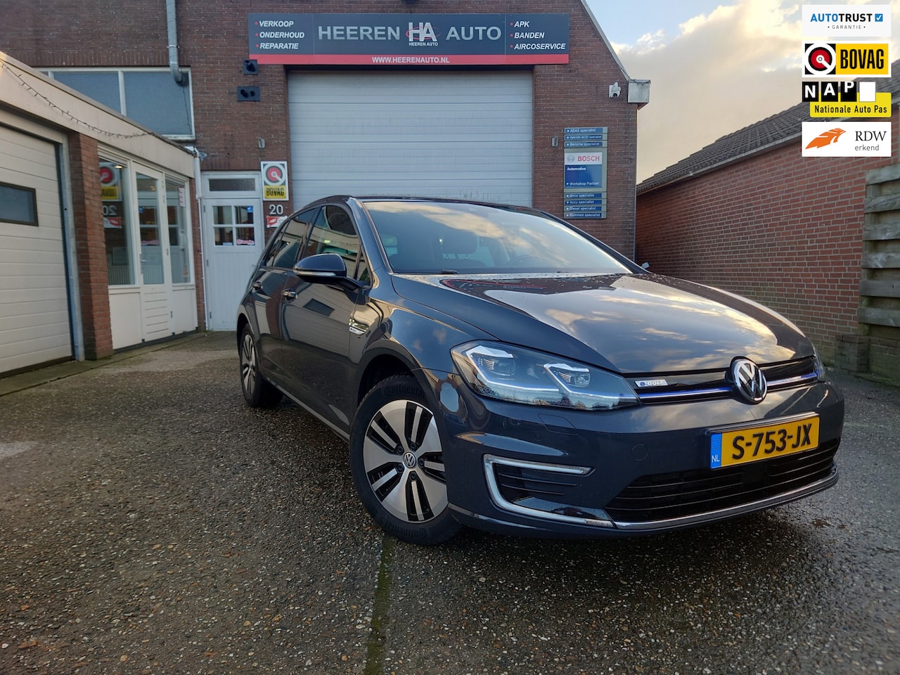 Volkswagen e-Golf - E-DITION E-DITION, Dealer onderhouden, Camera, Stoelverwarming - AutoWereld.nl