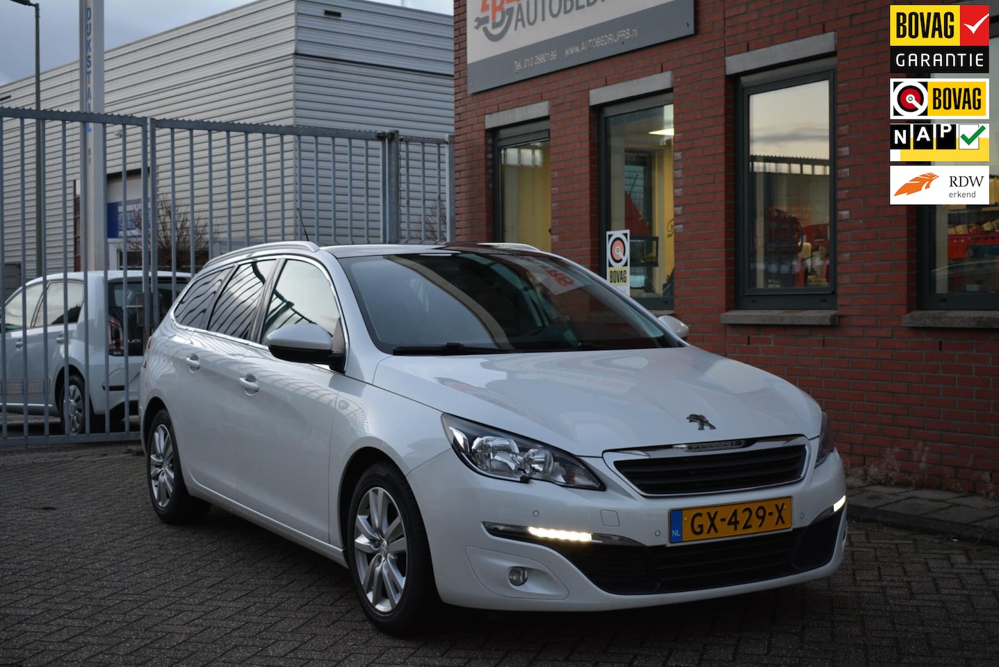 Peugeot 308 SW - 1.6 BlueHDI Blue Lease Executive Pack 1.6 BlueHDI Blue Lease Executive Pack - AutoWereld.nl