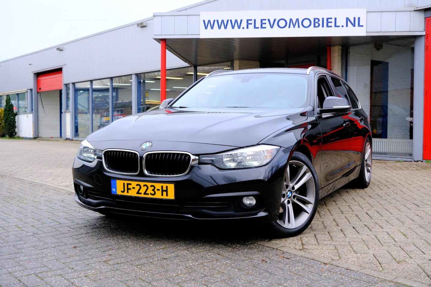 BMW 3-serie Touring - 320d EDE Corporate Lease Essential Aut. Navi|LED|Sporstoelen|LMV - AutoWereld.nl