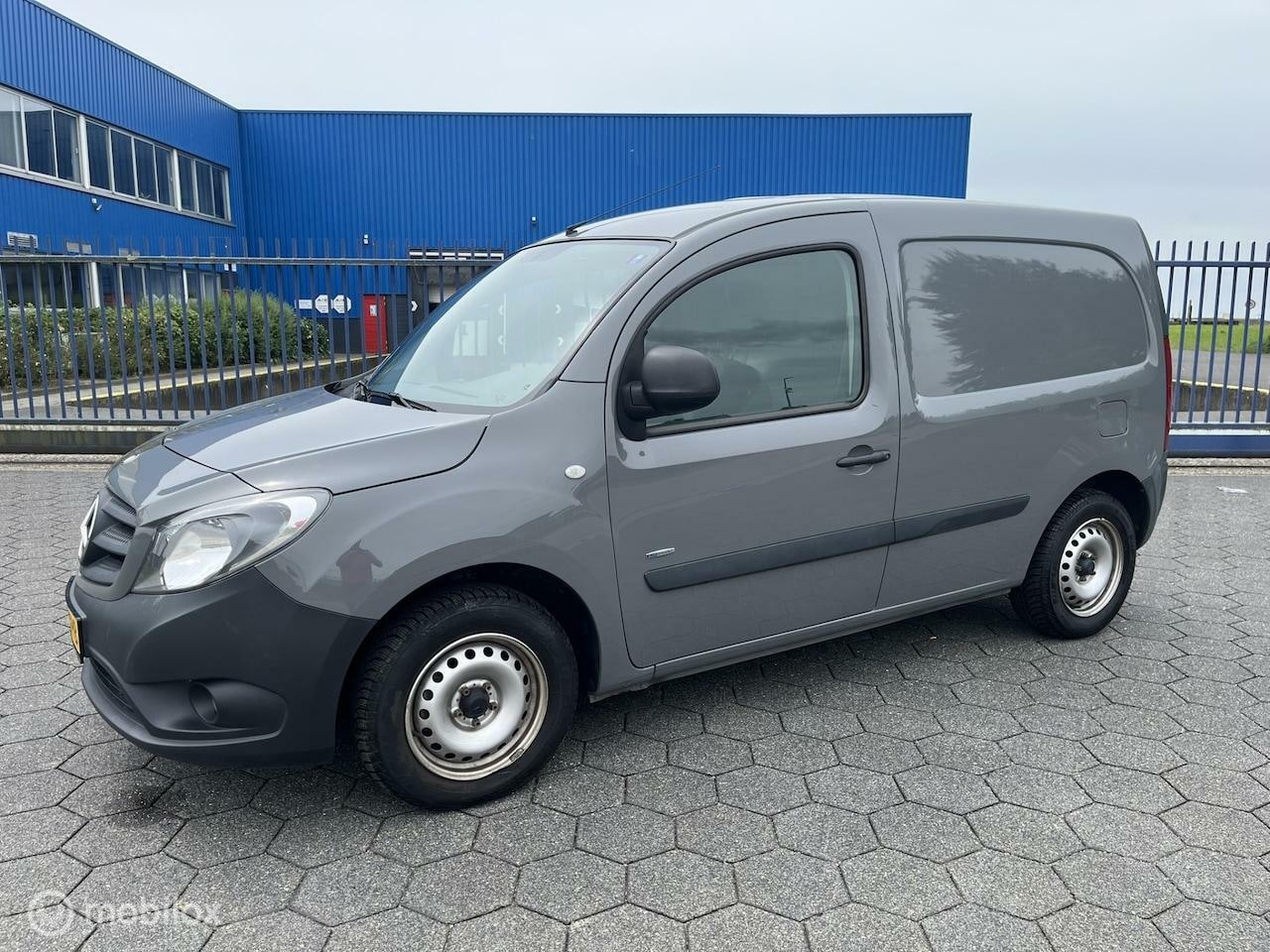 Mercedes-Benz Citan - 108 CDI start/stop dolfijn grijs schuifdeur zeer nette bus - AutoWereld.nl