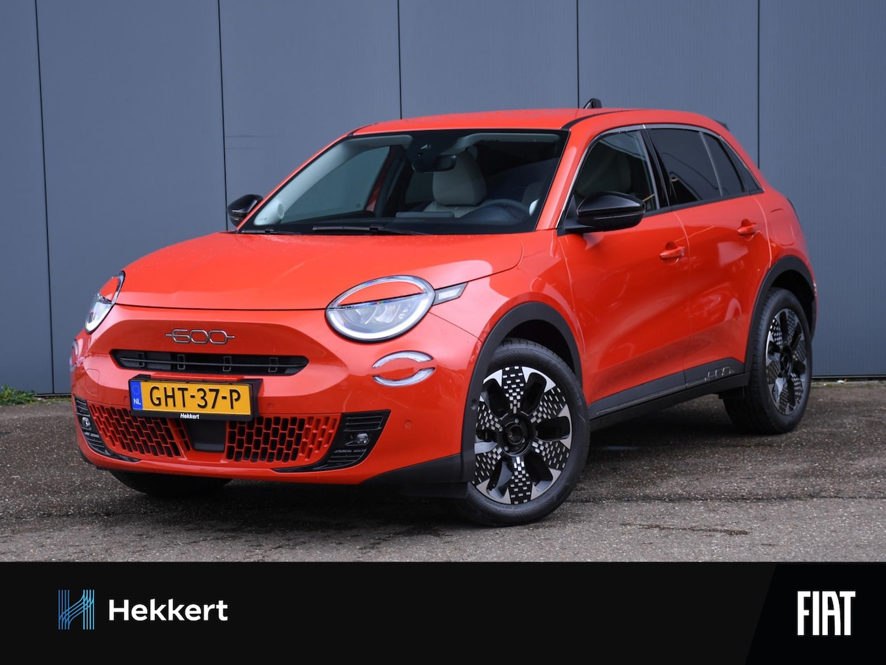 Fiat 600e - La Prima 54 kWh 156pk Automaat KUNSTLEDER | ADAPT. CRUISE | 18''LM | MASSAGE | STANDKACHEL - AutoWereld.nl