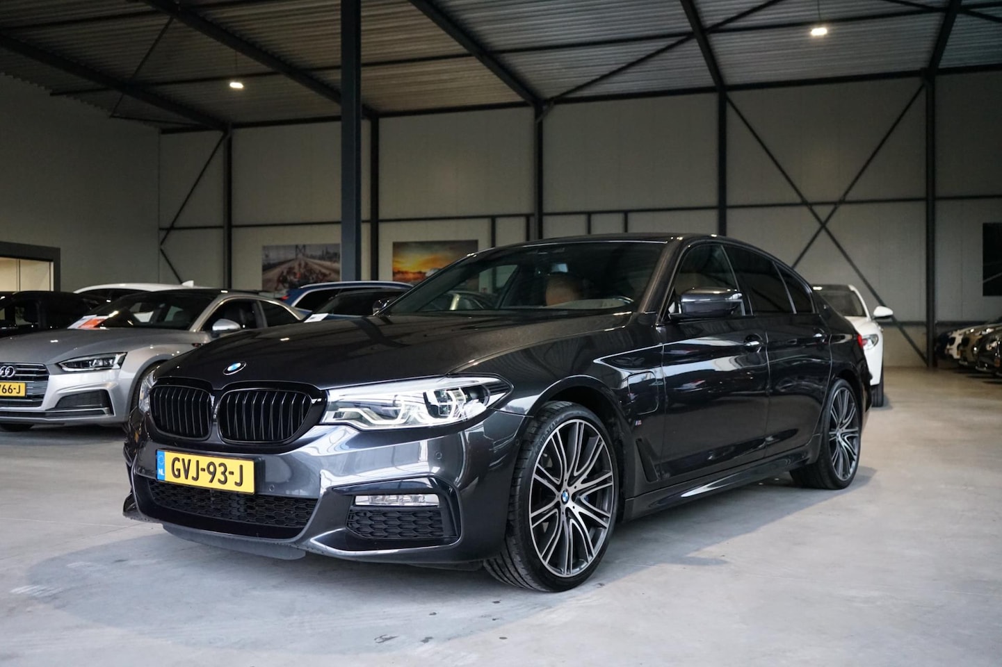 BMW 5-serie - 530e iPerformance M-SPORT SHADOW | BTW | SFEERVERLICHTING - AutoWereld.nl