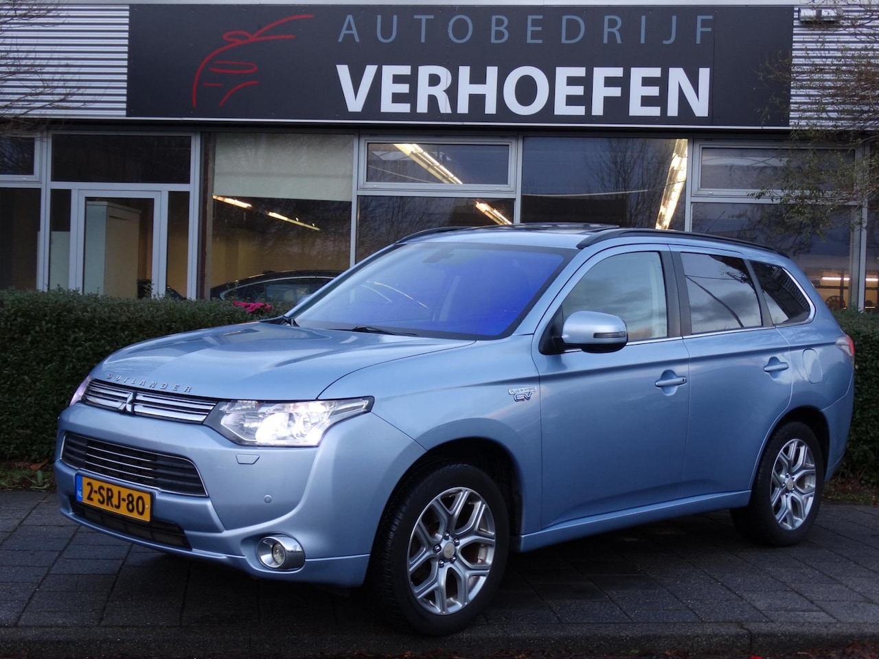 Mitsubishi Outlander - 2.0 PHEV Instyle+ - PANORAMADAK - CLIMATE CONTROL - NAVIGATIE - LANE ASSIST - STOELVERWARM - AutoWereld.nl