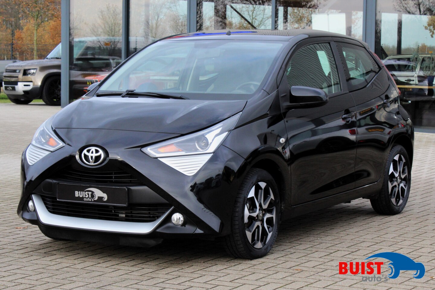 Toyota Aygo - 1.0 VVT-i x-play AUTOMAAT CARPLAY CAMERA 31938KM! - AutoWereld.nl