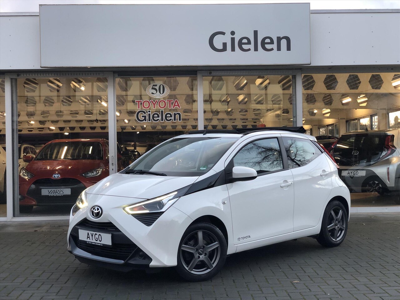 Toyota Aygo - 1.0 VVT-i X-Wave Cabrio | Open dak, Lichtmetalen velgen, Apple CarPlay/Android Auto, Parke - AutoWereld.nl