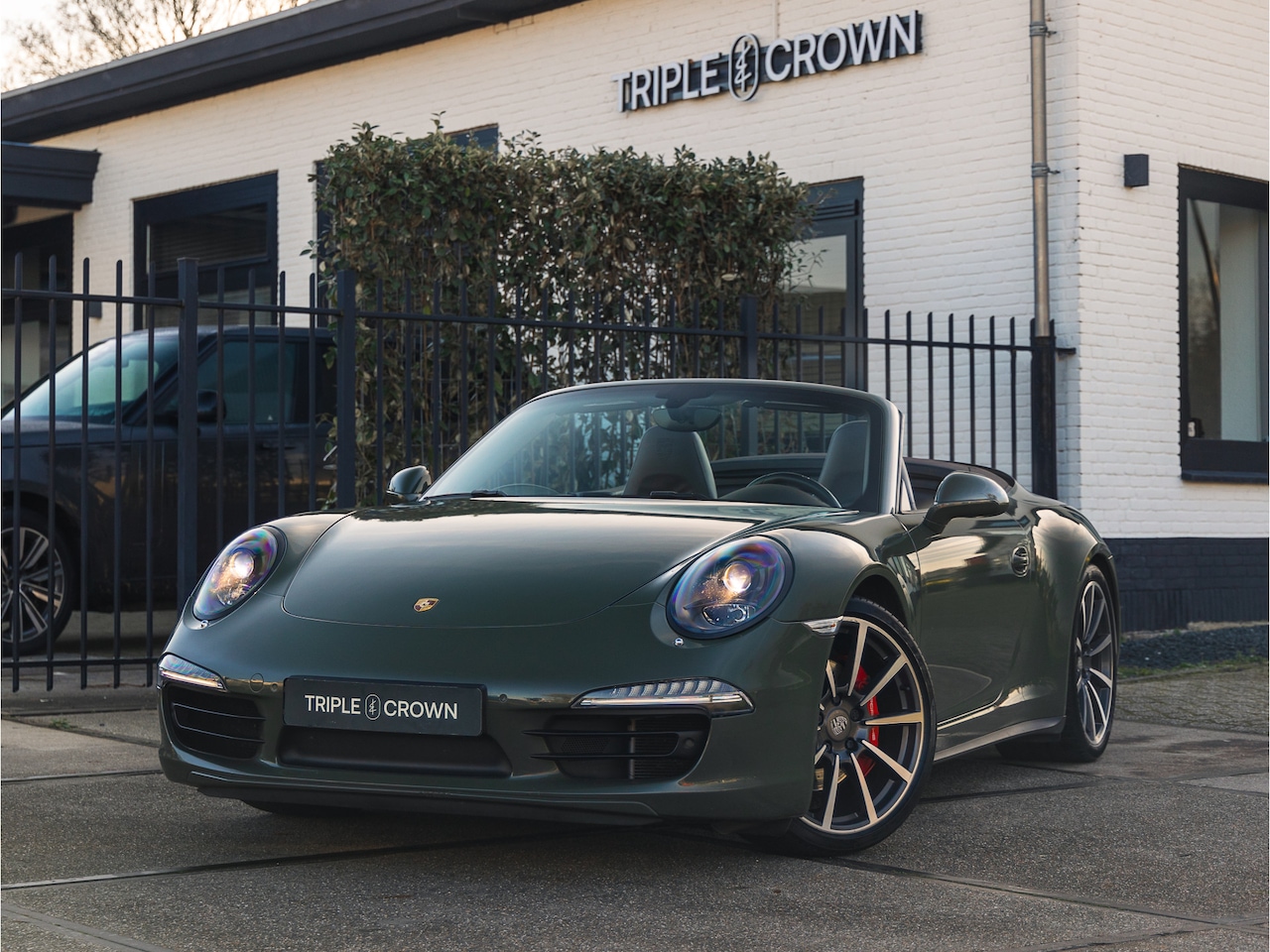 Porsche 911 Cabrio - 3.8 Carrera 4S | Sport-uitlaat | Adaptieve Sportstoelen | Bose | Olive-Green Wrap - AutoWereld.nl