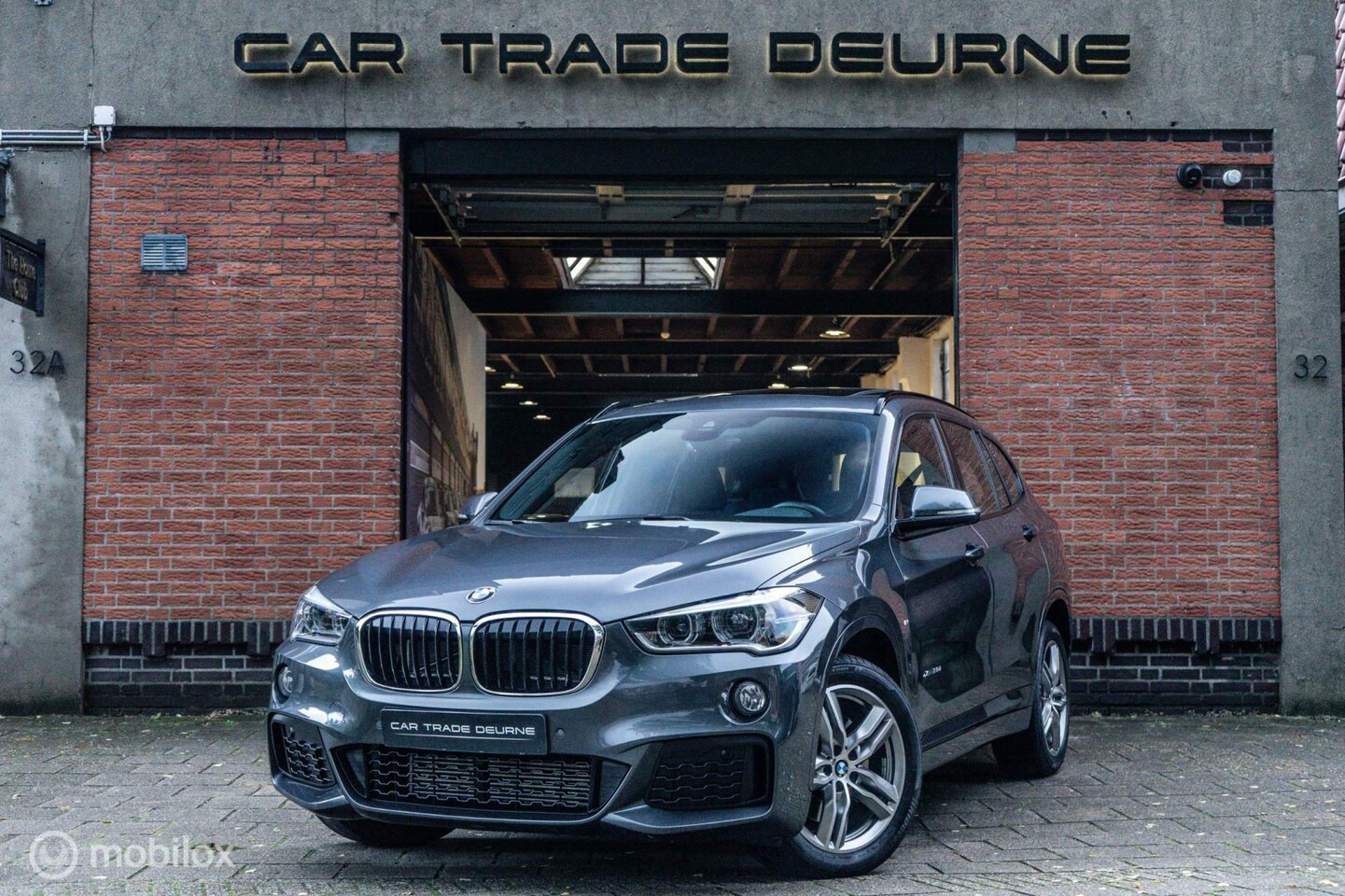 BMW X1 - xDrive20i High Executive M Sport Pano / Camera / Navi - AutoWereld.nl