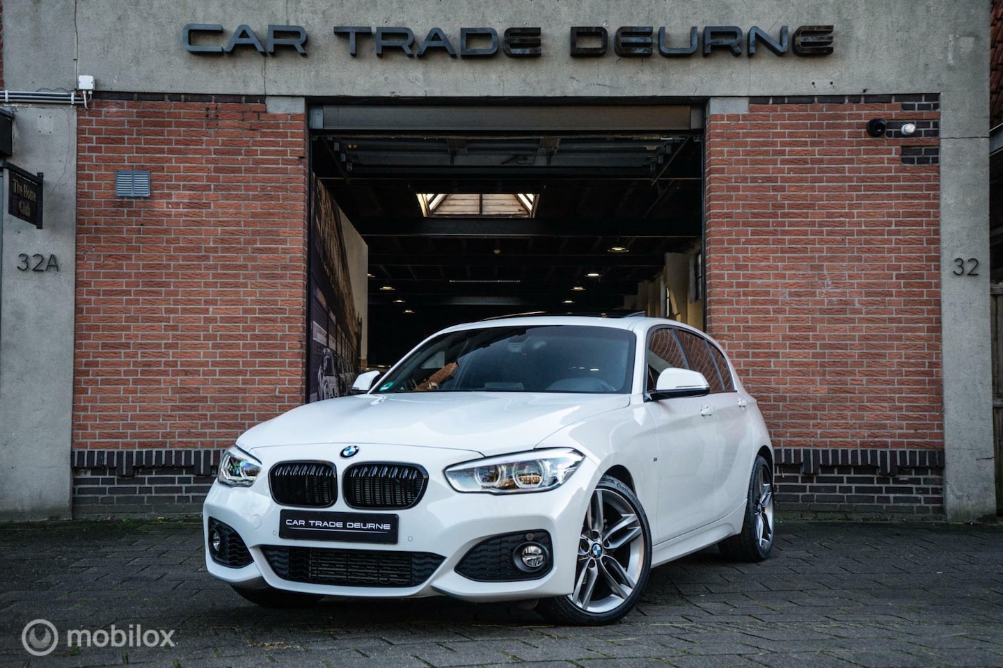 BMW 1-serie - 118i High Executive M-Sport Pano / Cruise / Stuurverwarming - AutoWereld.nl