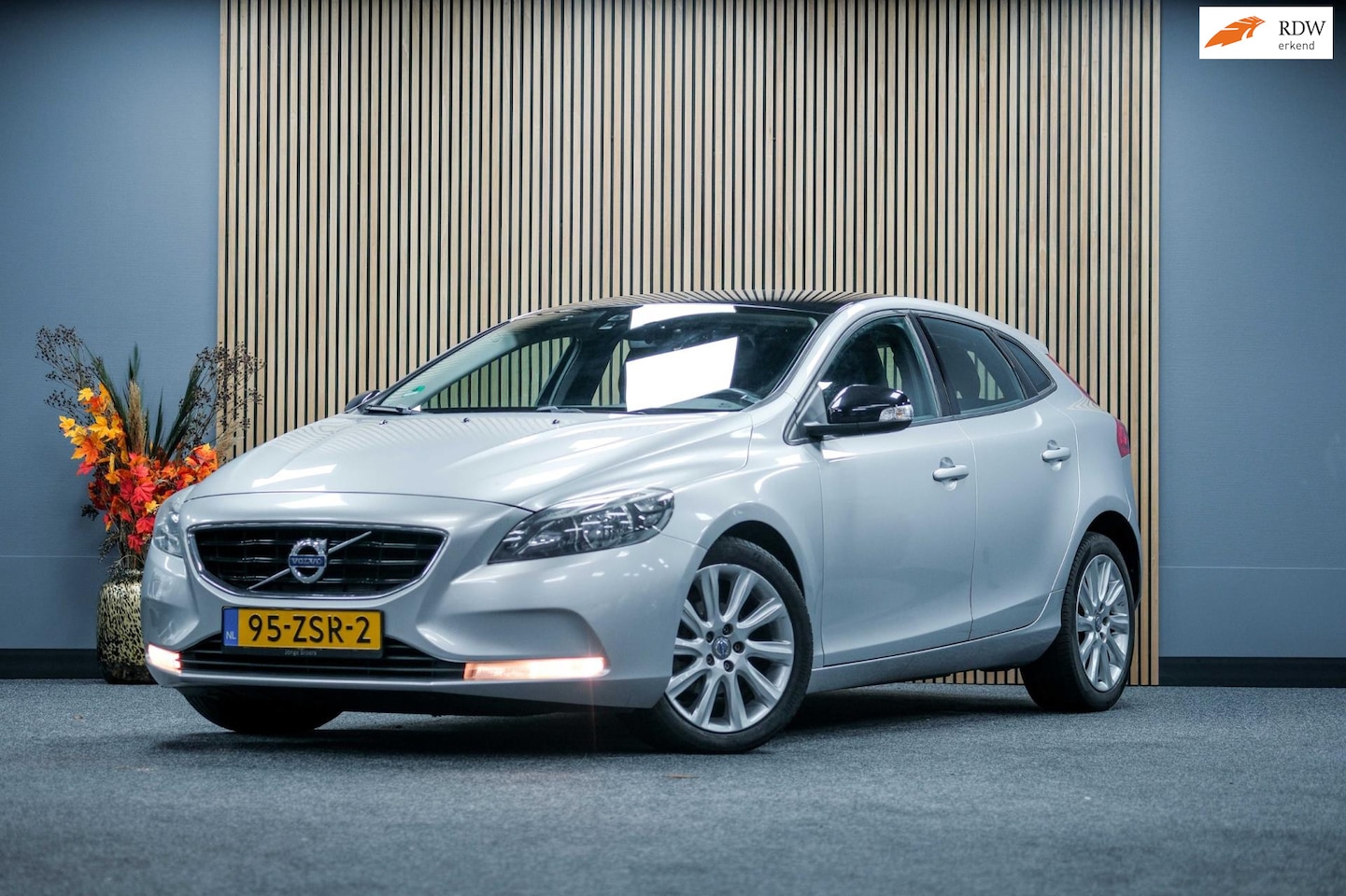 Volvo V40 - 1.6 D2 Kinetic 1.6 D2 Kinetic - AutoWereld.nl