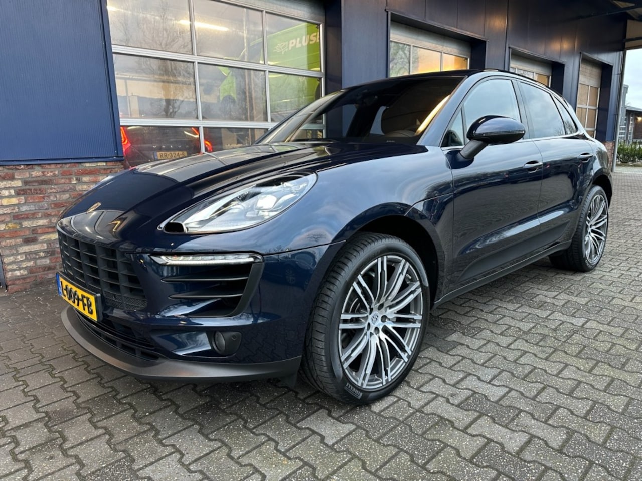 Porsche Macan - 3.0 S ELEKTR. TREKHAAK. PANO. LUCHTVERING. ALL.IN. - AutoWereld.nl