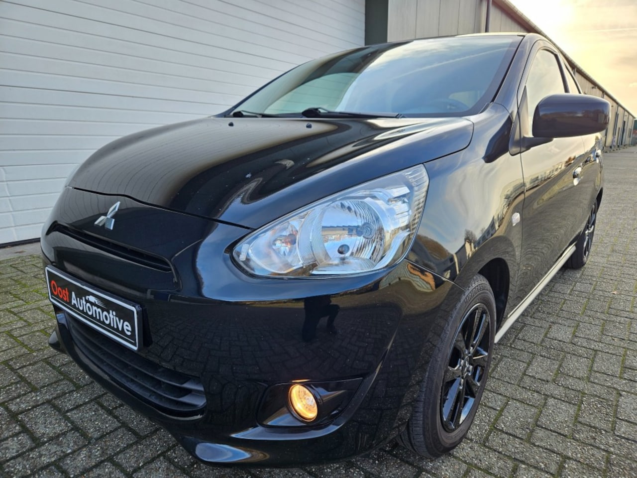 Mitsubishi Space Star - 80 PK BLACK DAIMOND UITVOERING - AutoWereld.nl