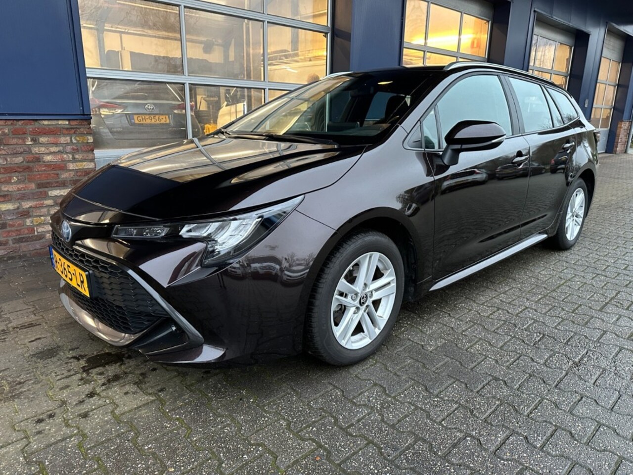 Toyota Corolla - 1.8 Hybrid Active 1.8 HYBRID ACTIVE - AutoWereld.nl