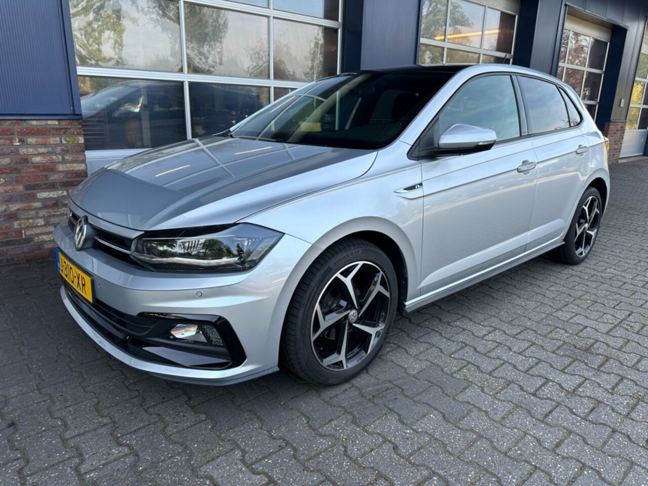 Volkswagen Polo - 1.0 TSI HIGHLINE 2x R-LINE. PANO. CAMERA. VIRTUAL.   ALL.IN. - AutoWereld.nl