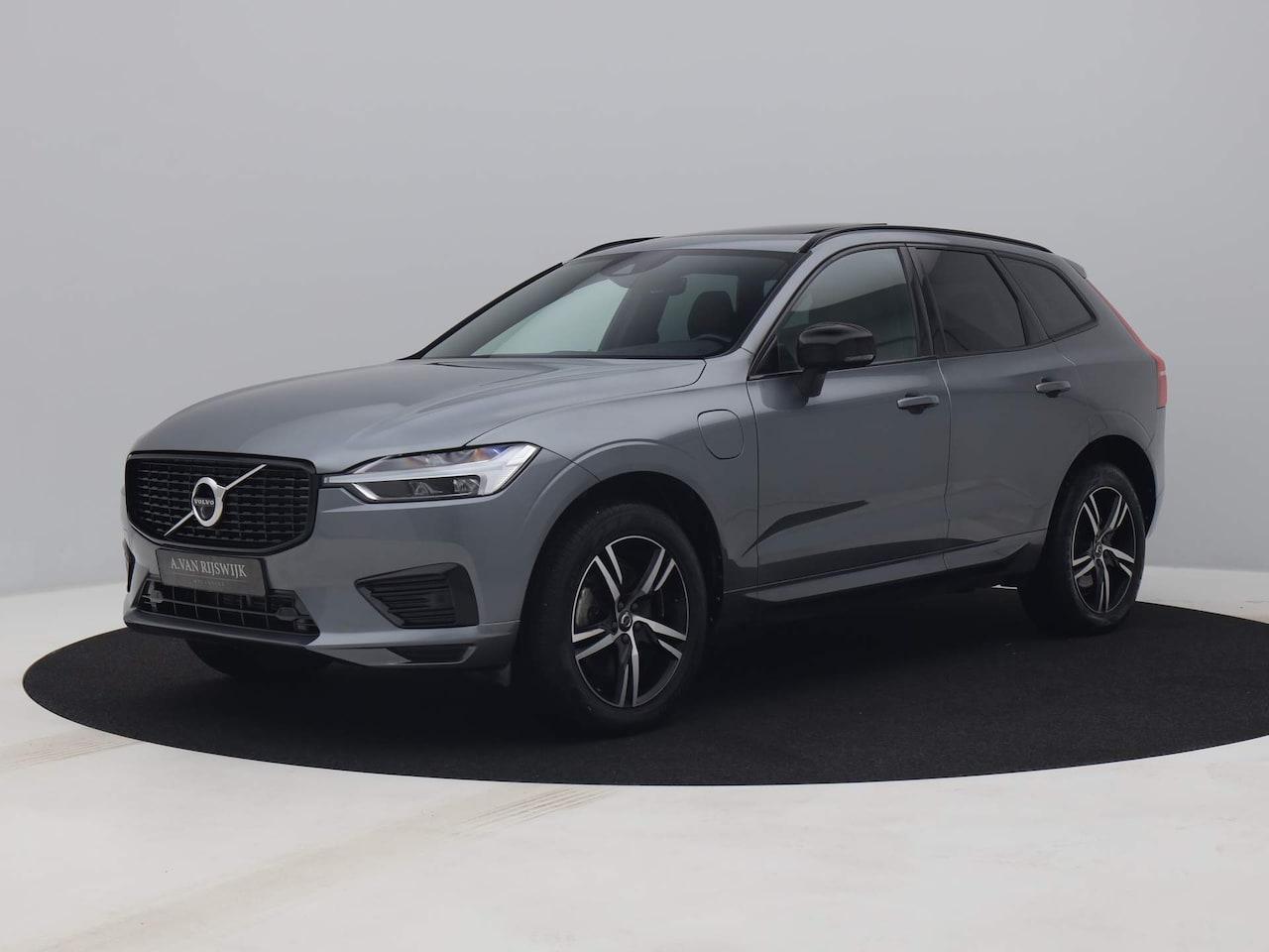 Volvo XC60 - 2.0 Recharge T6 AWD R-Design | PANO | 360° | STOEL- EN STUURVERW. - AutoWereld.nl