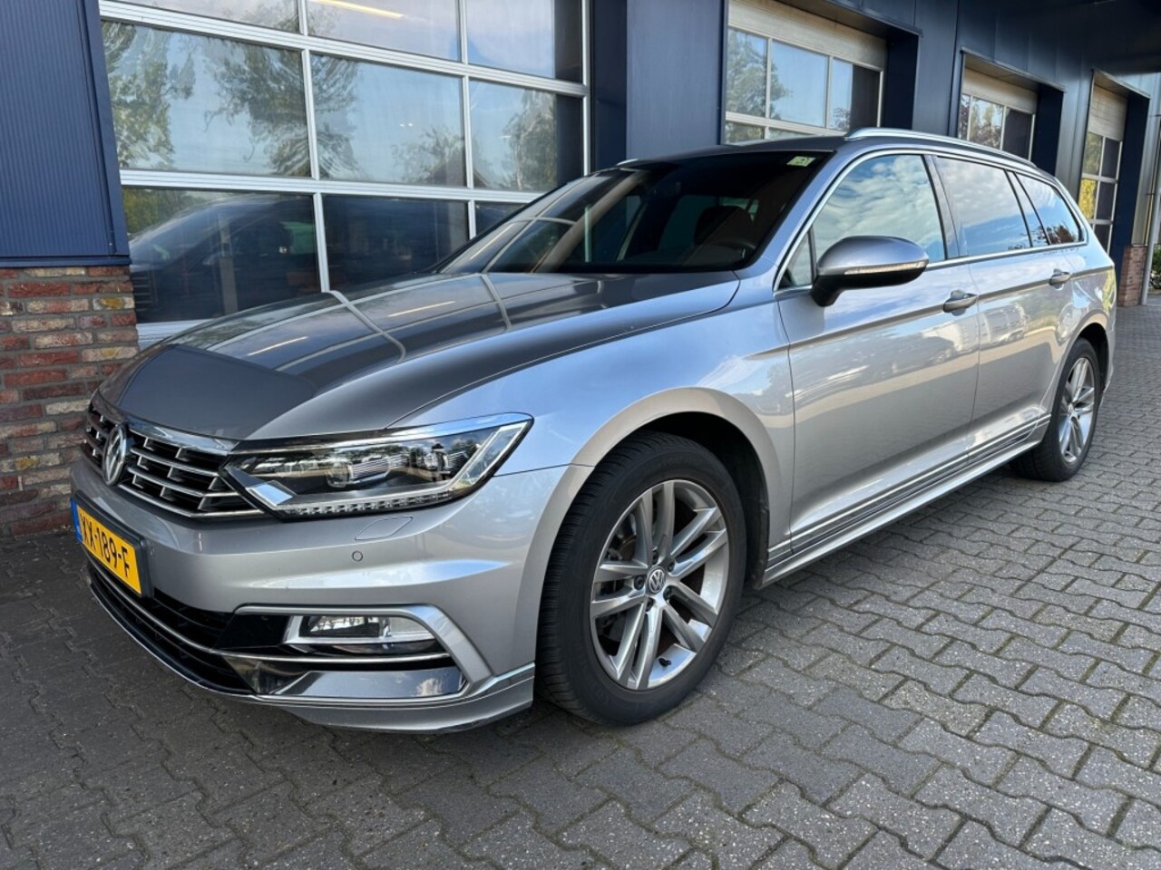 Volkswagen Passat - 1.5 TSI HL BNS R  LEER  CAMERA   ALL.IN. - AutoWereld.nl