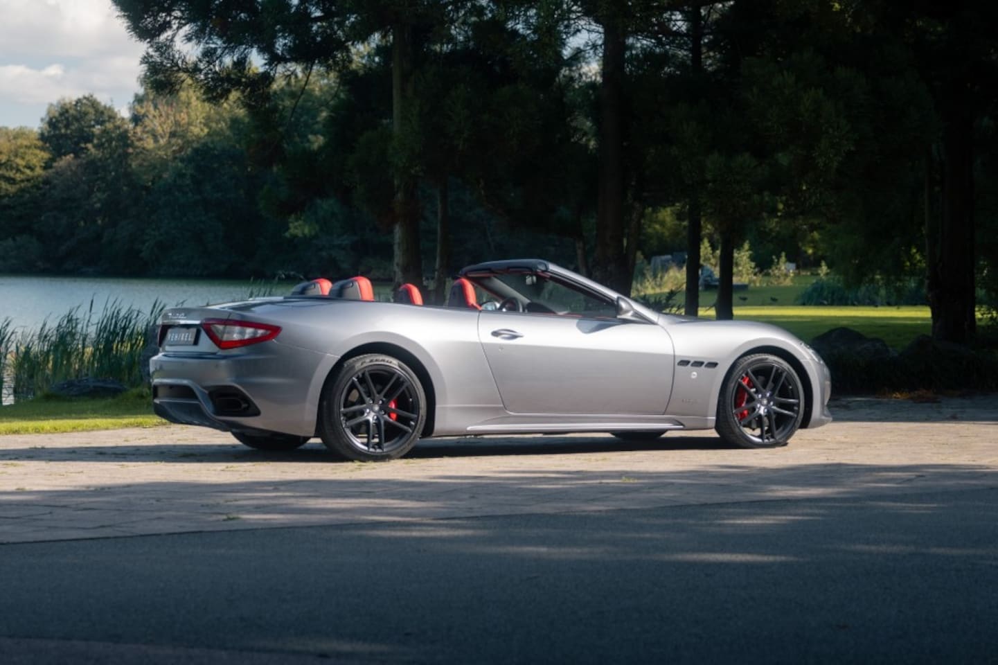 Maserati GranCabrio - 4.7 SPORT absolute nieuwstaat / 1 eigenaar geregistreerd. - AutoWereld.nl