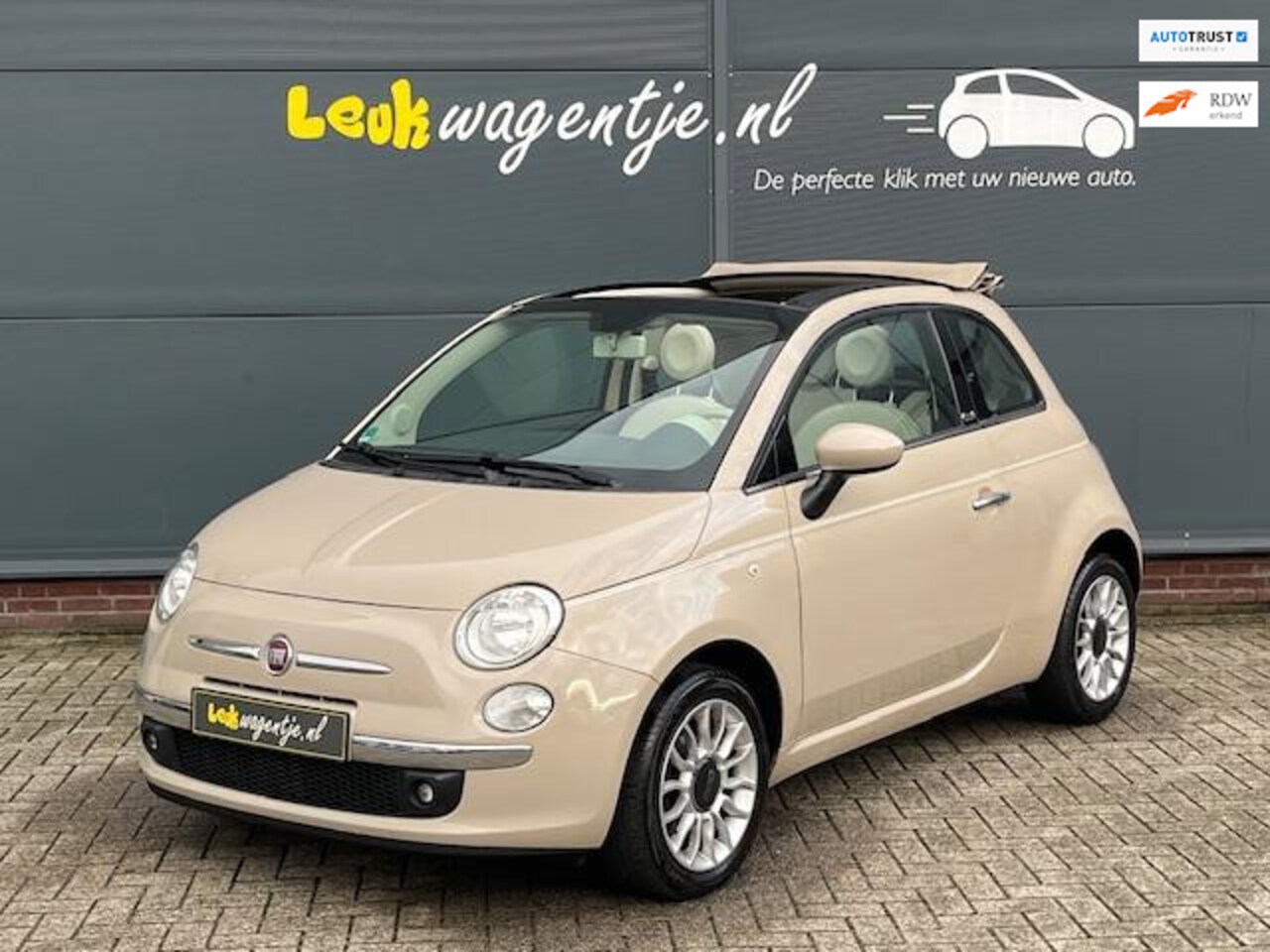 Fiat 500 C - 1.2 Lounge cabrio *cappuccino *bluetooth *airco - AutoWereld.nl