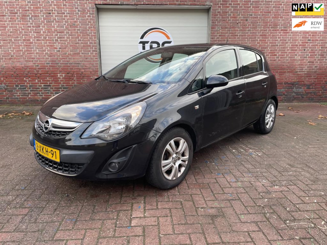 Opel Corsa - 1.2-16V Business+ NAVI AIRCO CRUISE - AutoWereld.nl