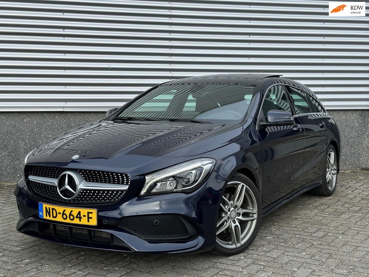 Mercedes-Benz CLA-klasse Shooting Brake - 180 Amg-line Pano Keyless Comand - AutoWereld.nl