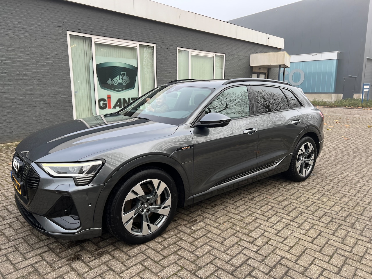 Audi e-tron - e-tron 50 quattro Launch edition Black - AutoWereld.nl