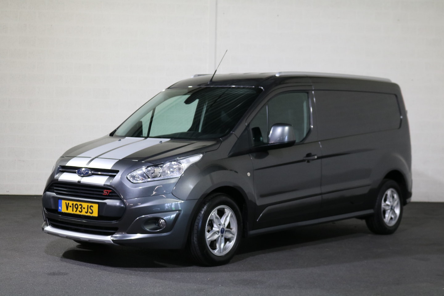 Ford Transit Connect - 1.5 TDCI L2 120pk Sport Airco Navigatie Camera Trekhaak - AutoWereld.nl