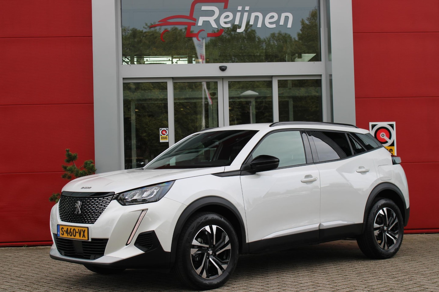 Peugeot 2008 - 1.2 100PK ALLURE PACK | NAVIGATIE 10" TOUCHSCREEN | ACHTERUITRIJ CAMERA | APPLE CARPLAY/AN - AutoWereld.nl