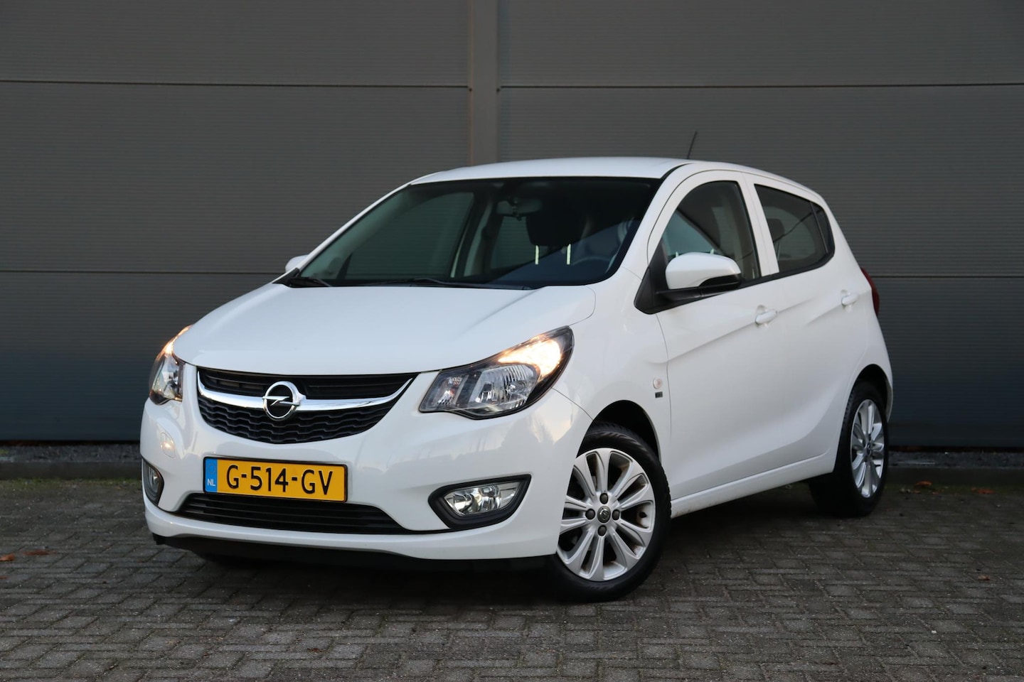 Opel Karl - 1.0 ecoFLEX 120 Jaar Edition / Parkeersensoren / Bluetooth / Lichtmetalen velgen - AutoWereld.nl