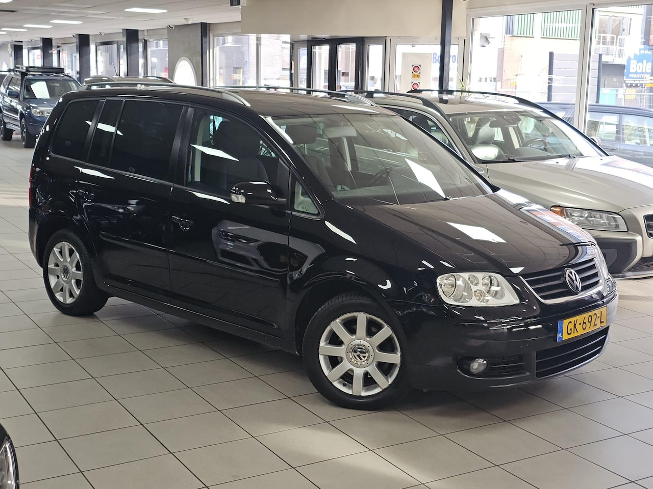 Volkswagen Touran - 1.6-16V FSI Highline 1.6-16V FSI Highline - AutoWereld.nl