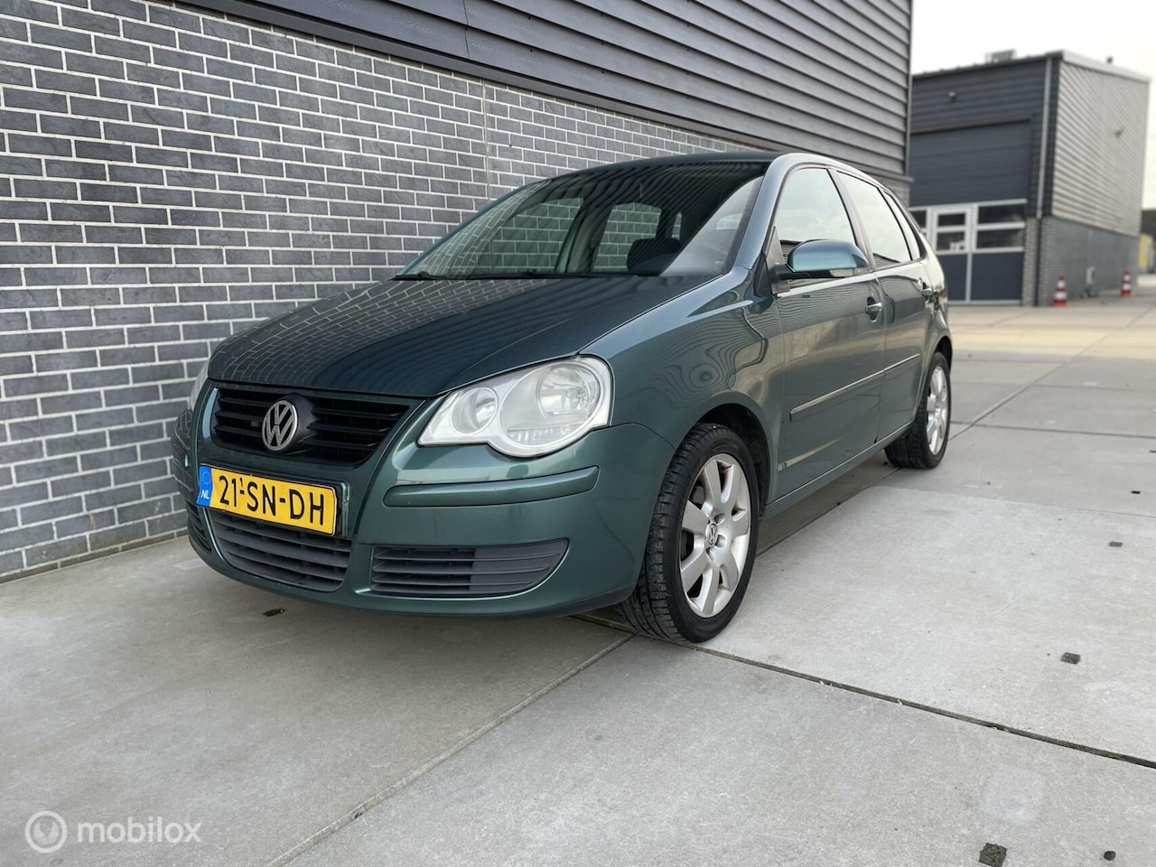 Volkswagen Polo - 1.2-12V Trendline Nieuwe APK|NAP|Airco|Velgen - AutoWereld.nl